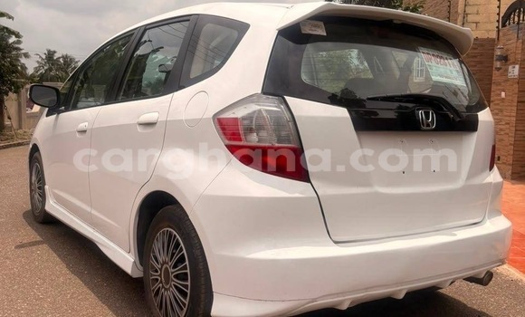 Ra Imported Honda FIT funfun Ọkọ̀ in Accra ni Greater Accra Ra Imported Honda FIT funfun Ọkọ̀ in Accra ni Greater Accra