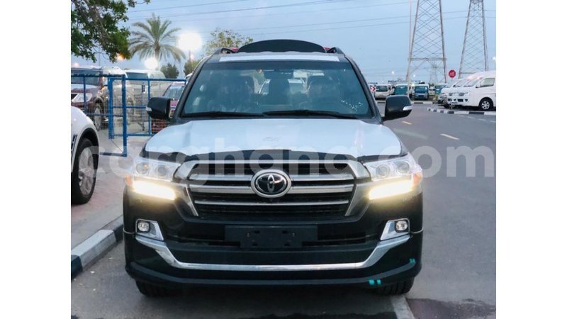 Big with watermark toyota land cruiser ashanti import dubai 10945