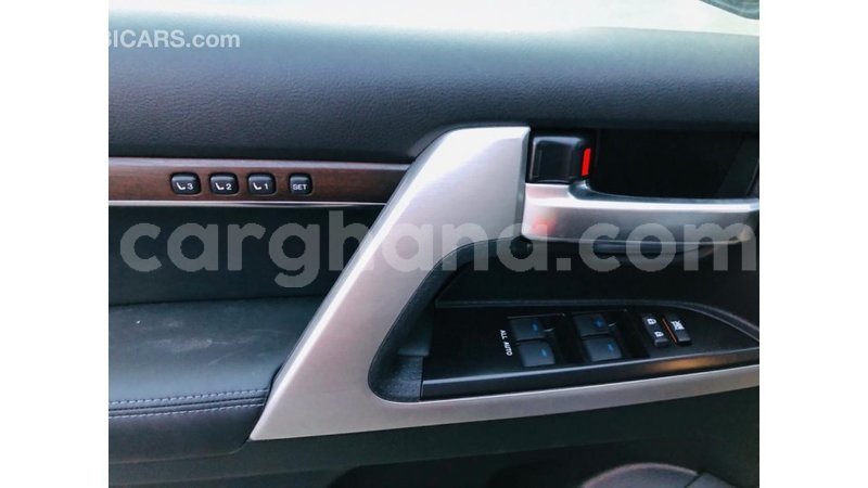 Big with watermark toyota land cruiser ashanti import dubai 10945