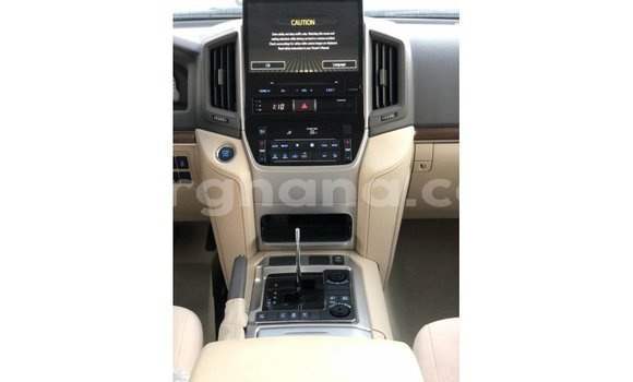Sayi Imported Toyota Land Cruiser White Mota in Import - Dubai a Ashanti Sayi Imported Toyota Land Cruiser White Mota in Import - Dubai a Ashanti