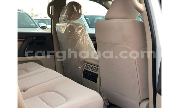 Sayi Imported Toyota Land Cruiser White Mota in Import - Dubai a Ashanti Sayi Imported Toyota Land Cruiser White Mota in Import - Dubai a Ashanti