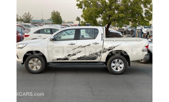 Buy Import Toyota Hilux White Car in Import - Dubai in Ashanti Buy Import Toyota Hilux White Car in Import - Dubai in Ashanti