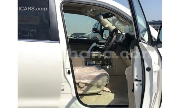 Buy Import Toyota Land Cruiser White Car in Import - Dubai in Ashanti Buy Import Toyota Land Cruiser White Car in Import - Dubai in Ashanti