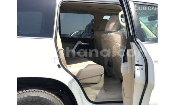Buy Import Toyota Land Cruiser White Car in Import - Dubai in Ashanti Buy Import Toyota Land Cruiser White Car in Import - Dubai in Ashanti