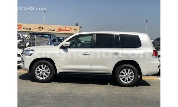 Buy Import Toyota Land Cruiser White Car in Import - Dubai in Ashanti Buy Import Toyota Land Cruiser White Car in Import - Dubai in Ashanti