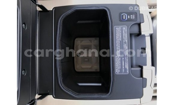 Buy Import Toyota Land Cruiser White Car in Import - Dubai in Ashanti Buy Import Toyota Land Cruiser White Car in Import - Dubai in Ashanti