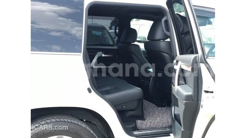 Big with watermark toyota land cruiser ashanti import dubai 11038