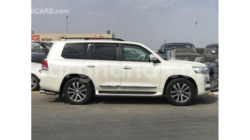 Big with watermark toyota land cruiser ashanti import dubai 11038