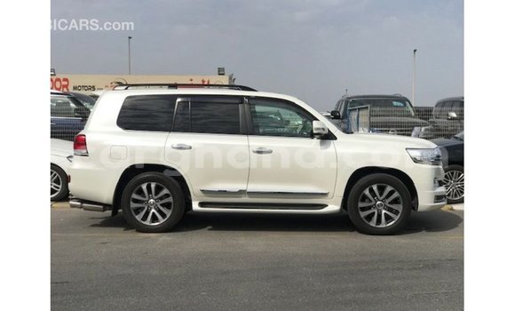 Ra Imported Toyota Land Cruiser funfun Ọkọ̀ in Import - Dubai ni Ashanti Ra Imported Toyota Land Cruiser funfun Ọkọ̀ in Import - Dubai ni Ashanti