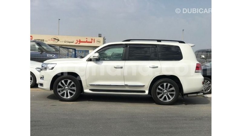 Big with watermark toyota land cruiser ashanti import dubai 11038