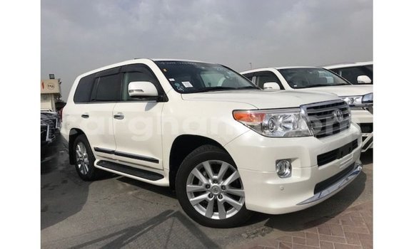 Sayi Imported Toyota Land Cruiser White Mota in Import - Dubai a Ashanti Sayi Imported Toyota Land Cruiser White Mota in Import - Dubai a Ashanti