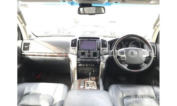 Sayi Imported Toyota Land Cruiser White Mota in Import - Dubai a Ashanti Sayi Imported Toyota Land Cruiser White Mota in Import - Dubai a Ashanti