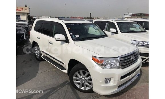 Sayi Imported Toyota Land Cruiser White Mota in Import - Dubai a Ashanti Sayi Imported Toyota Land Cruiser White Mota in Import - Dubai a Ashanti