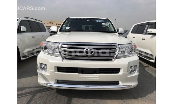 Sayi Imported Toyota Land Cruiser White Mota in Import - Dubai a Ashanti Sayi Imported Toyota Land Cruiser White Mota in Import - Dubai a Ashanti