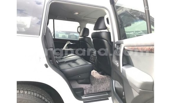 Sayi Imported Toyota Land Cruiser White Mota in Import - Dubai a Ashanti Sayi Imported Toyota Land Cruiser White Mota in Import - Dubai a Ashanti