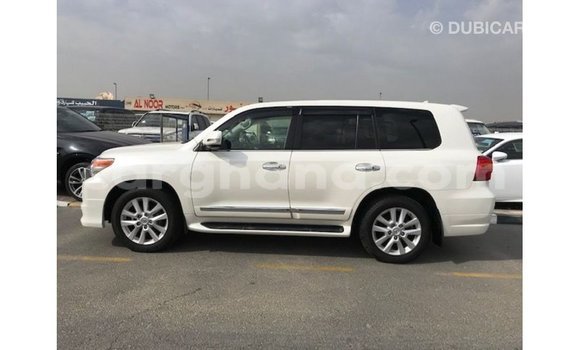 Sayi Imported Toyota Land Cruiser White Mota in Import - Dubai a Ashanti Sayi Imported Toyota Land Cruiser White Mota in Import - Dubai a Ashanti