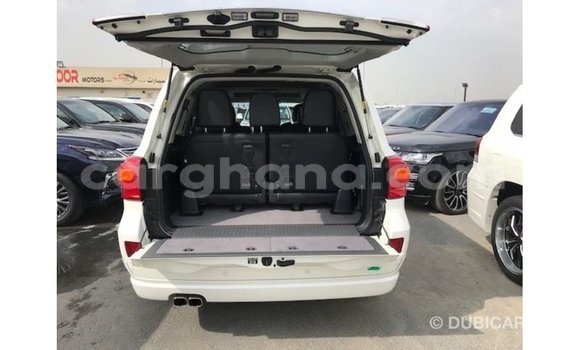 Sayi Imported Toyota Land Cruiser White Mota in Import - Dubai a Ashanti Sayi Imported Toyota Land Cruiser White Mota in Import - Dubai a Ashanti