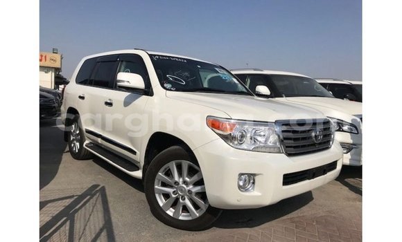 Sayi Imported Toyota Land Cruiser White Mota in Import - Dubai a Ashanti Sayi Imported Toyota Land Cruiser White Mota in Import - Dubai a Ashanti