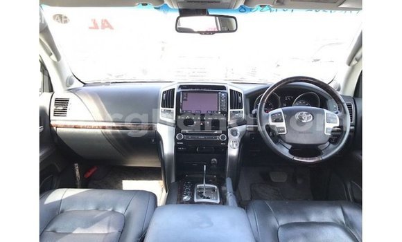 Sayi Imported Toyota Land Cruiser White Mota in Import - Dubai a Ashanti Sayi Imported Toyota Land Cruiser White Mota in Import - Dubai a Ashanti