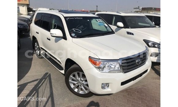 Sayi Imported Toyota Land Cruiser White Mota in Import - Dubai a Ashanti Sayi Imported Toyota Land Cruiser White Mota in Import - Dubai a Ashanti