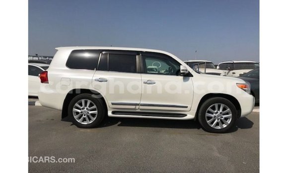 Sayi Imported Toyota Land Cruiser White Mota in Import - Dubai a Ashanti Sayi Imported Toyota Land Cruiser White Mota in Import - Dubai a Ashanti