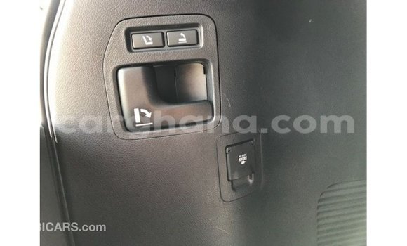 Sayi Imported Toyota Land Cruiser White Mota in Import - Dubai a Ashanti Sayi Imported Toyota Land Cruiser White Mota in Import - Dubai a Ashanti