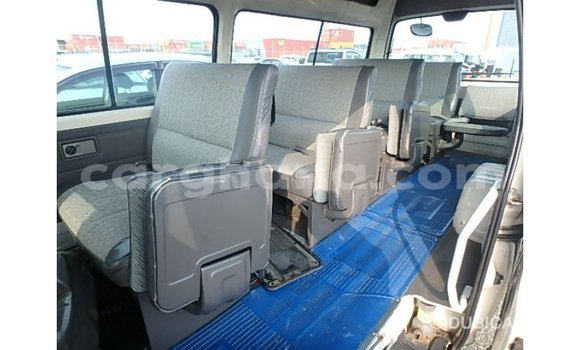 Sayi Imported Nissan Caravan White Mota in Import - Dubai a Ashanti Sayi Imported Nissan Caravan White Mota in Import - Dubai a Ashanti