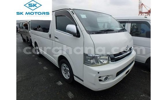 Sayi Imported Toyota Regius White Mota in Import - Dubai a Ashanti Sayi Imported Toyota Regius White Mota in Import - Dubai a Ashanti