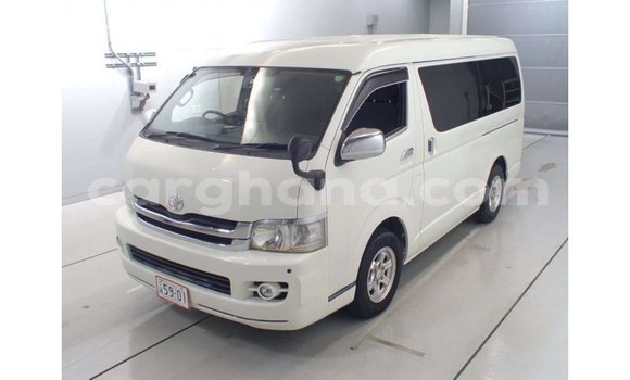 Sayi Imported Toyota Regius White Mota in Import - Dubai a Ashanti Sayi Imported Toyota Regius White Mota in Import - Dubai a Ashanti