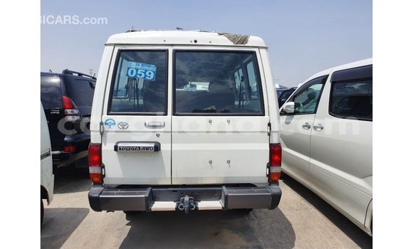 Ra Imported Toyota Land Cruiser funfun Ọkọ̀ in Import - Dubai ni Ashanti Ra Imported Toyota Land Cruiser funfun Ọkọ̀ in Import - Dubai ni Ashanti