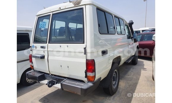 Ra Imported Toyota Land Cruiser funfun Ọkọ̀ in Import - Dubai ni Ashanti Ra Imported Toyota Land Cruiser funfun Ọkọ̀ in Import - Dubai ni Ashanti