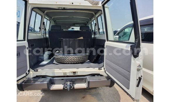 Ra Imported Toyota Land Cruiser funfun Ọkọ̀ in Import - Dubai ni Ashanti Ra Imported Toyota Land Cruiser funfun Ọkọ̀ in Import - Dubai ni Ashanti