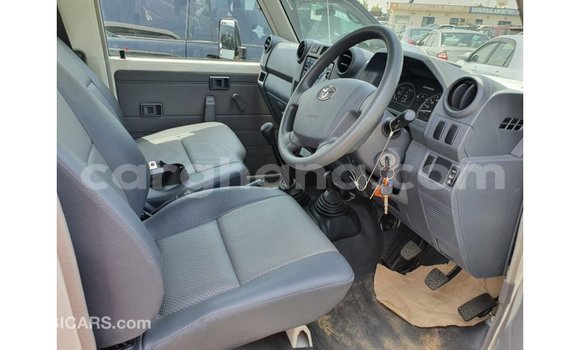 Ra Imported Toyota Land Cruiser funfun Ọkọ̀ in Import - Dubai ni Ashanti Ra Imported Toyota Land Cruiser funfun Ọkọ̀ in Import - Dubai ni Ashanti