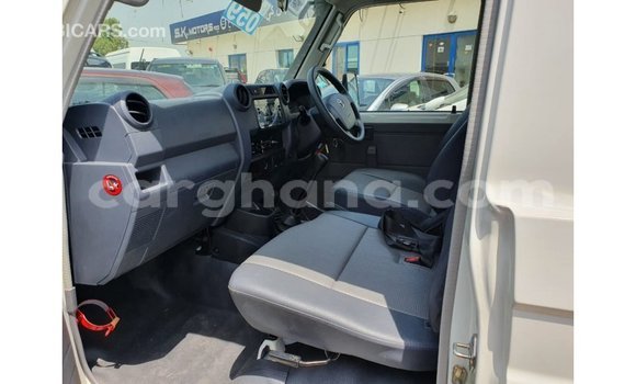 Ra Imported Toyota Land Cruiser funfun Ọkọ̀ in Import - Dubai ni Ashanti Ra Imported Toyota Land Cruiser funfun Ọkọ̀ in Import - Dubai ni Ashanti