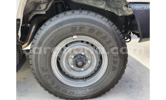 Ra Imported Toyota Land Cruiser funfun Ọkọ̀ in Import - Dubai ni Ashanti Ra Imported Toyota Land Cruiser funfun Ọkọ̀ in Import - Dubai ni Ashanti