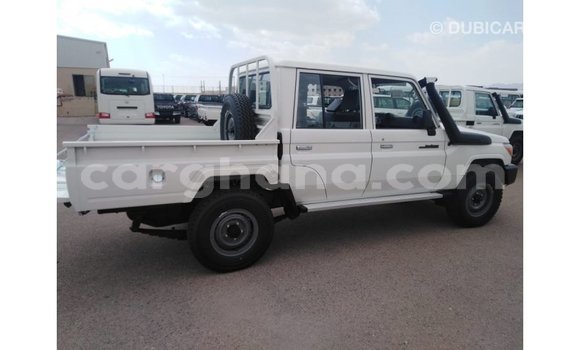Sayi Imported Toyota Land Cruiser White Mota in Import - Dubai a Ashanti Sayi Imported Toyota Land Cruiser White Mota in Import - Dubai a Ashanti