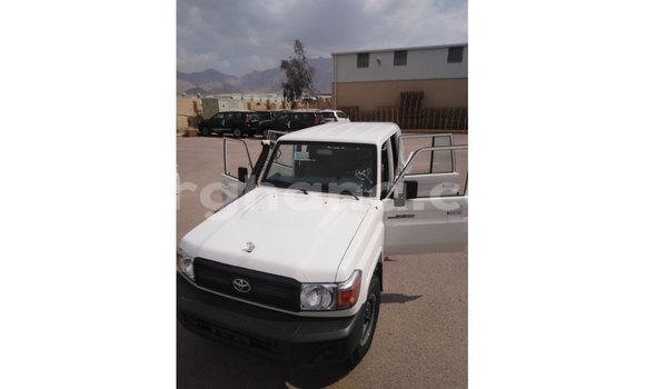 Sayi Imported Toyota Land Cruiser White Mota in Import - Dubai a Ashanti Sayi Imported Toyota Land Cruiser White Mota in Import - Dubai a Ashanti