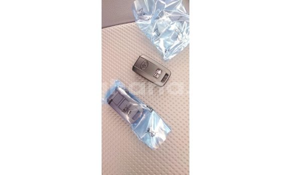 Sayi Imported Toyota Land Cruiser White Mota in Import - Dubai a Ashanti Sayi Imported Toyota Land Cruiser White Mota in Import - Dubai a Ashanti