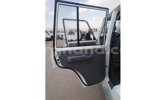 Sayi Imported Toyota Land Cruiser White Mota in Import - Dubai a Ashanti Sayi Imported Toyota Land Cruiser White Mota in Import - Dubai a Ashanti