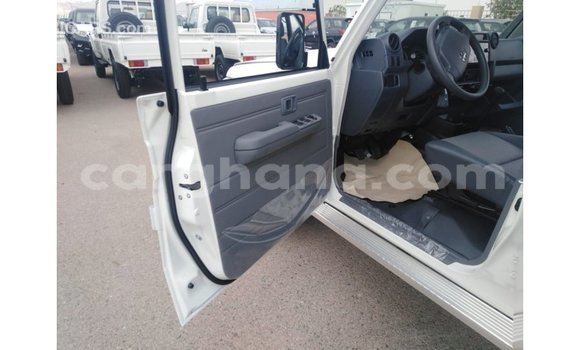 Sayi Imported Toyota Land Cruiser White Mota in Import - Dubai a Ashanti Sayi Imported Toyota Land Cruiser White Mota in Import - Dubai a Ashanti