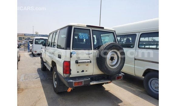 Ra Imported Toyota Land Cruiser funfun Ọkọ̀ in Import - Dubai ni Ashanti Ra Imported Toyota Land Cruiser funfun Ọkọ̀ in Import - Dubai ni Ashanti