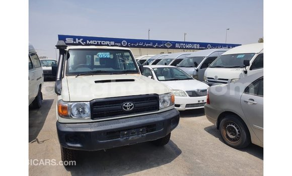 Ra Imported Toyota Land Cruiser funfun Ọkọ̀ in Import - Dubai ni Ashanti Ra Imported Toyota Land Cruiser funfun Ọkọ̀ in Import - Dubai ni Ashanti