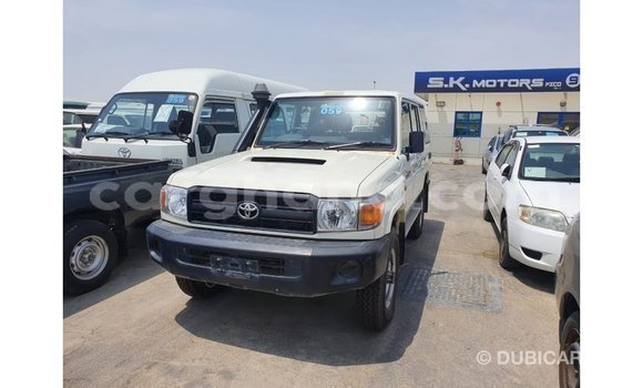 Ra Imported Toyota Land Cruiser funfun Ọkọ̀ in Import - Dubai ni Ashanti Ra Imported Toyota Land Cruiser funfun Ọkọ̀ in Import - Dubai ni Ashanti