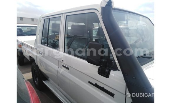 Sayi Imported Toyota Land Cruiser White Mota in Import - Dubai a Ashanti Sayi Imported Toyota Land Cruiser White Mota in Import - Dubai a Ashanti