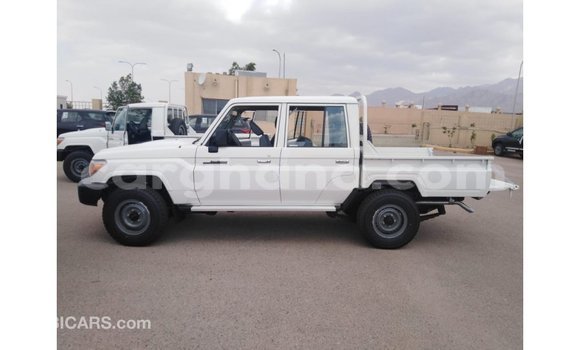 Sayi Imported Toyota Land Cruiser White Mota in Import - Dubai a Ashanti Sayi Imported Toyota Land Cruiser White Mota in Import - Dubai a Ashanti
