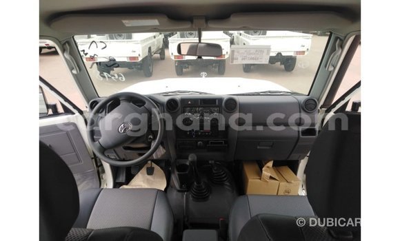 Sayi Imported Toyota Land Cruiser White Mota in Import - Dubai a Ashanti Sayi Imported Toyota Land Cruiser White Mota in Import - Dubai a Ashanti