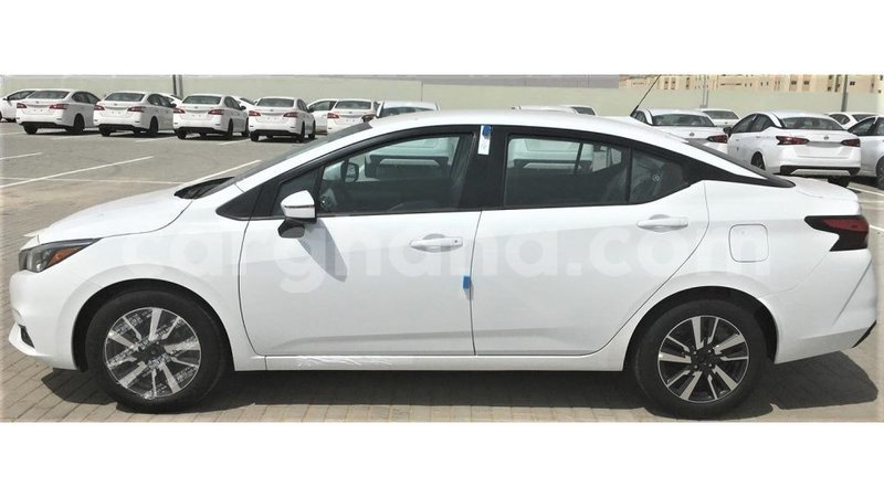 Big with watermark nissan sunny ashanti import dubai 11105