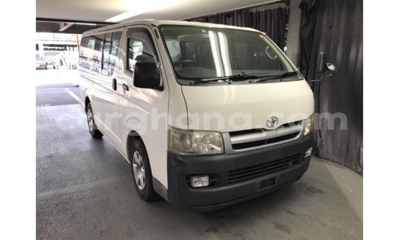 Buy Import Toyota Regius White Car in Import - Dubai in Ashanti Buy Import Toyota Regius White Car in Import - Dubai in Ashanti