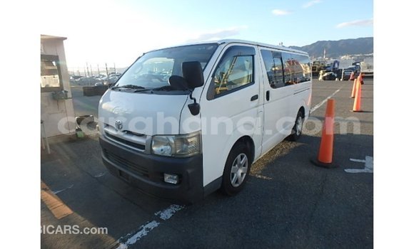 Buy Import Toyota Regius White Car in Import - Dubai in Ashanti Buy Import Toyota Regius White Car in Import - Dubai in Ashanti