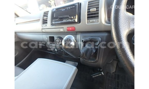 Buy Import Toyota Regius White Car in Import - Dubai in Ashanti Buy Import Toyota Regius White Car in Import - Dubai in Ashanti